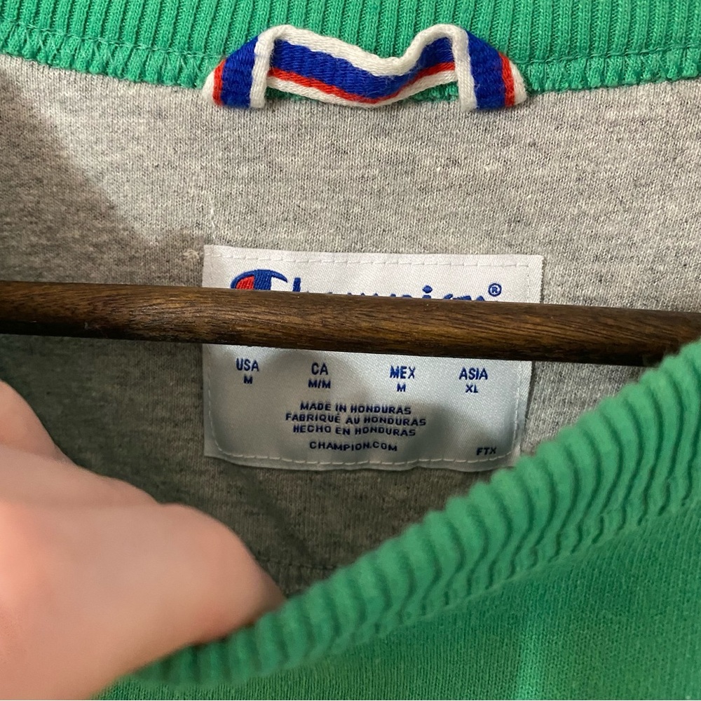 Champion Crewneck - Picture 4 of 6